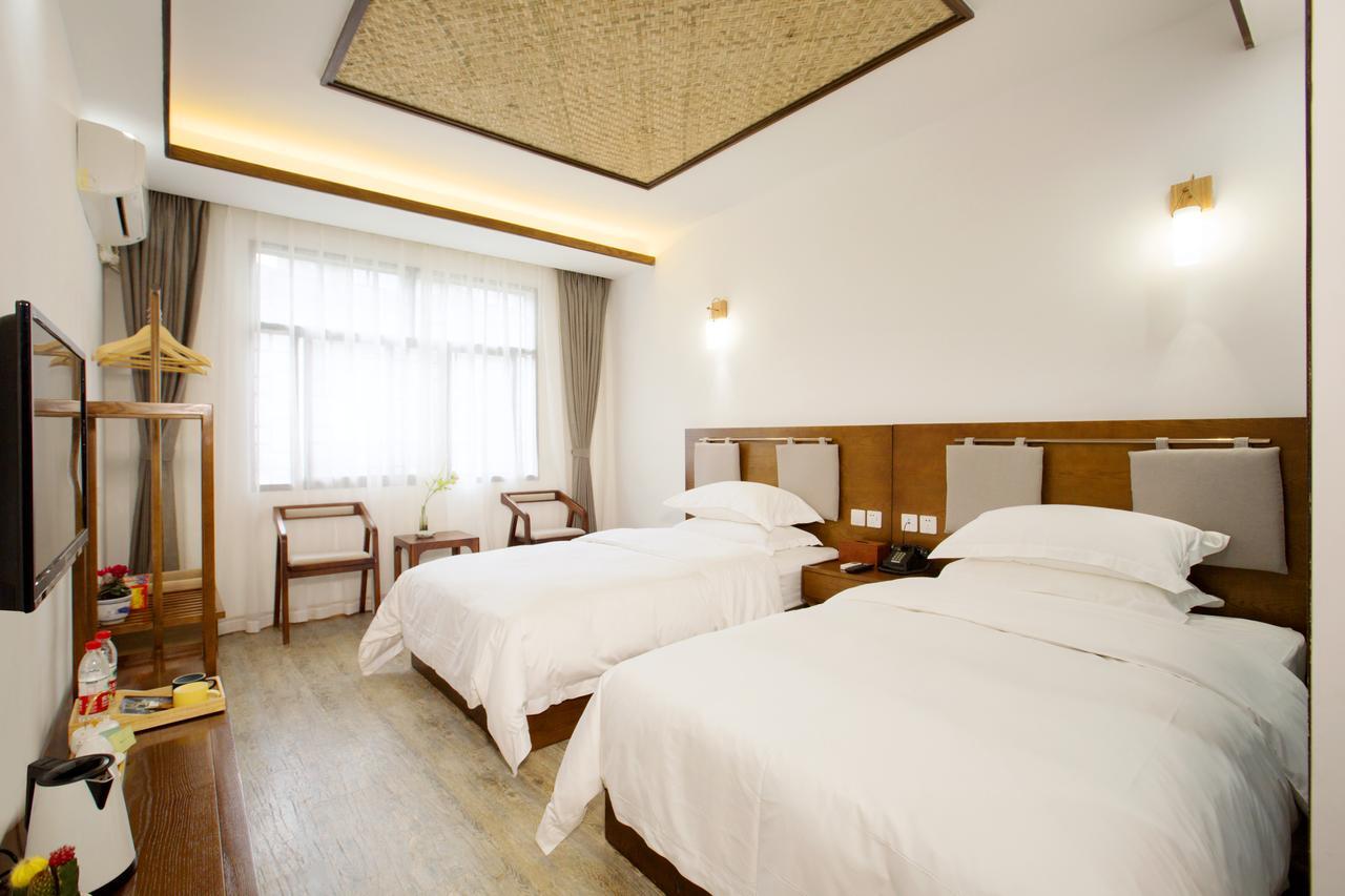 Fenghuang Poshan Inn Фенян Екстериор снимка